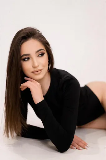 Libi Azar - 18 😻