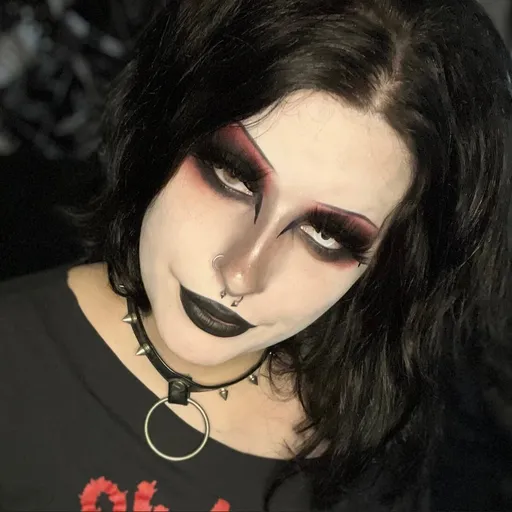 Lindsxyz 🖤🐾