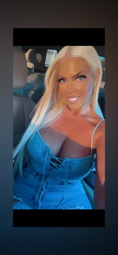 LisaMichelle✨ Favorite Blonde