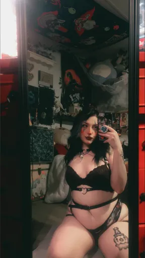 🦇living dead girl 🦇