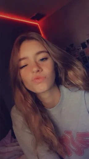 Lora Berry 🥰💗