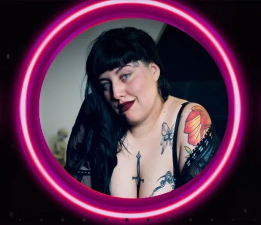 Mamii Maldii 🖤 Curvy Gothic Tattoos