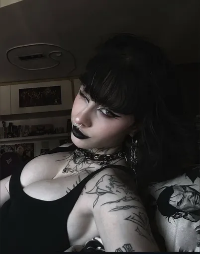 Mary 🖤🦇