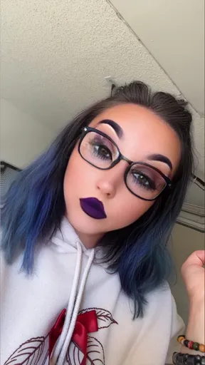 Domme Daisy May