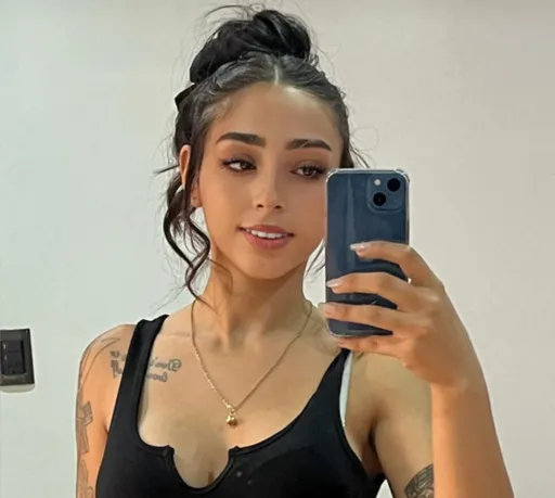 Melani👉👈