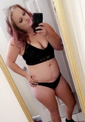 Momma's got you 💋