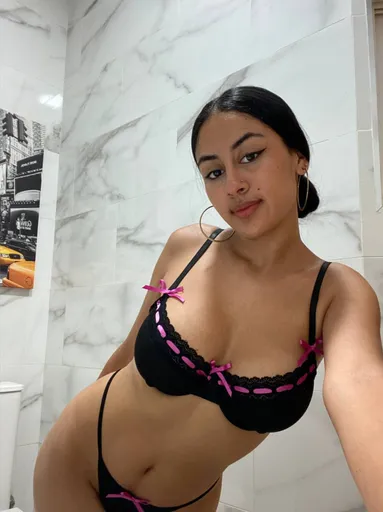Mía Brooklyn 😈🖤