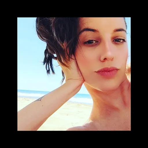 MIA SUVARI 💦