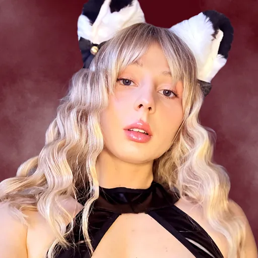 Mia Raven