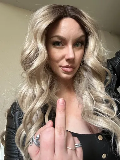 Mistress Iris Quinn