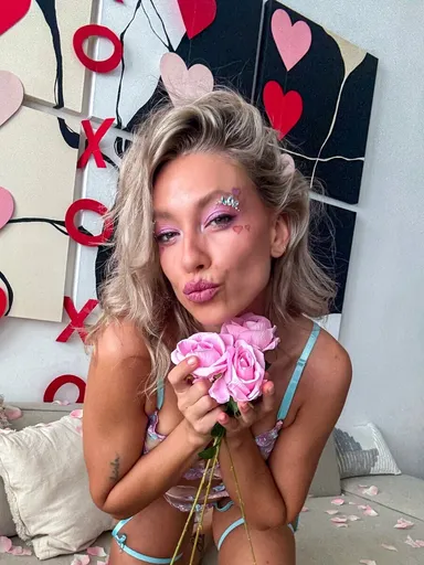 𝑩𝒐𝒎𝒃𝒔𝒉𝒆𝒍𝒍 𝑾𝒊𝒇𝒆 𝑨𝒎𝒚 💋