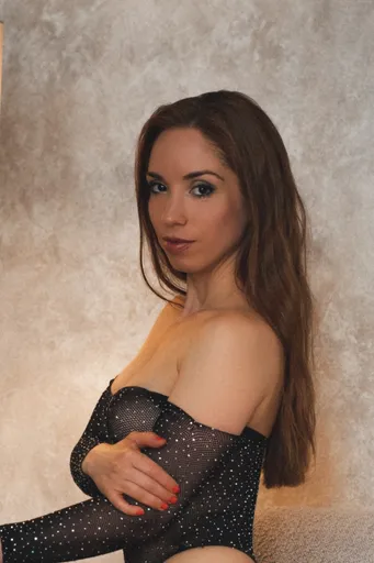 Nina Love1