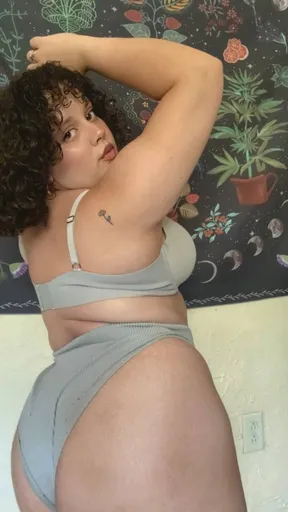 Peach Pie 📚☕ FULL VIDS ON FEED