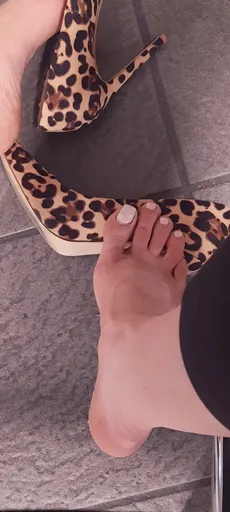 OddlyPerfectFeet