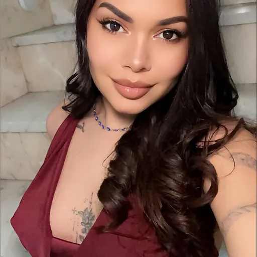 Olivia Jones2