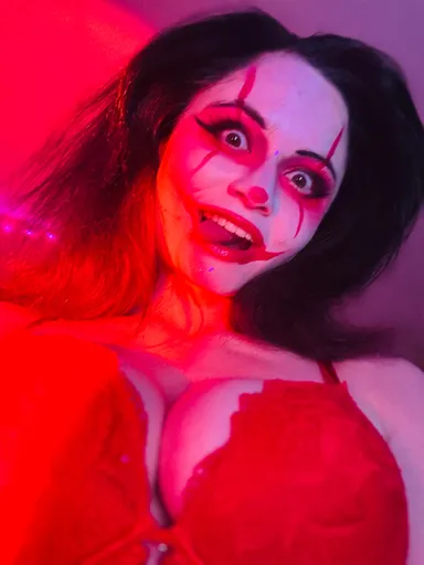 Violet🤡🖤 (any pronouns)