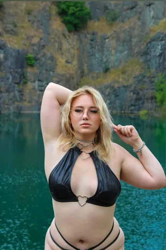 Mia-Sophie Farkas