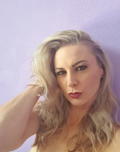 Hot Emma