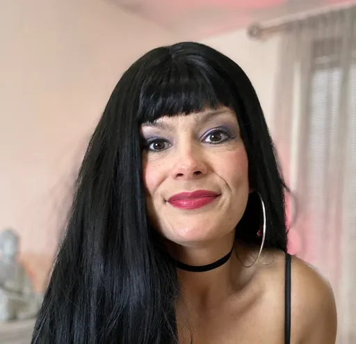 Bella Devine