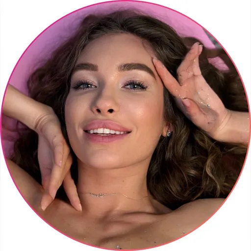 Alina 💘