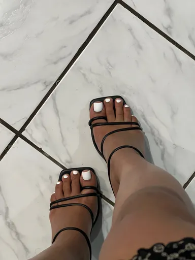 Pretty Island Feet🌞 🌴