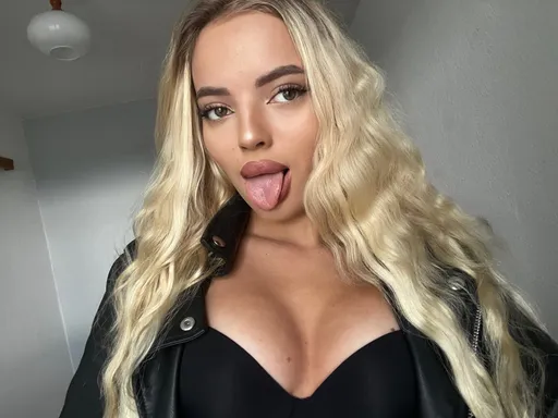 ⭐️ Pretty Blonde ⭐️