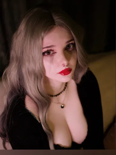 Elena 🖤