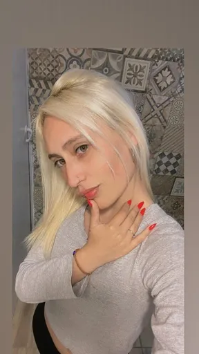 Little Blondie 🔥🍑