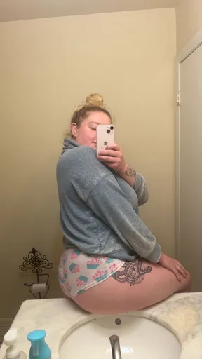 Blonde_hoe