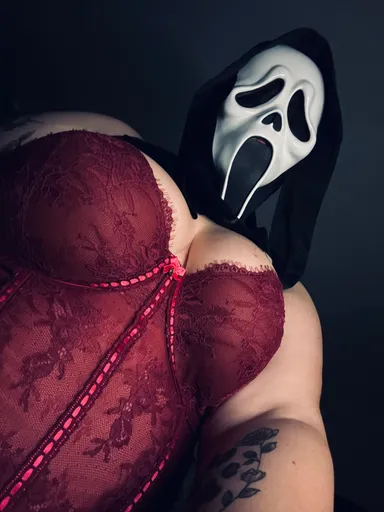 Megan 🖤✨