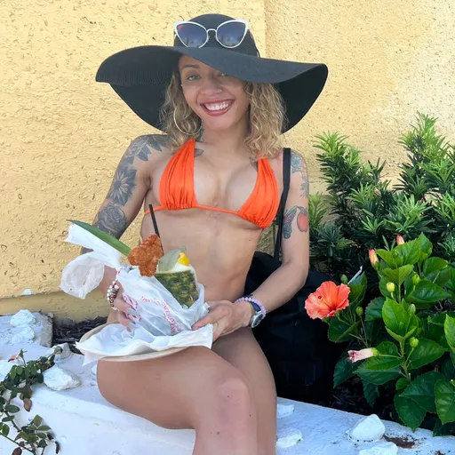 Thehollyhendrix
