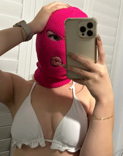 The masked blonde