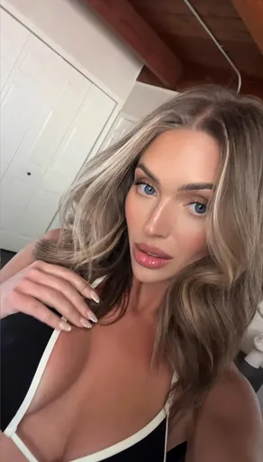 Whitney 🍑