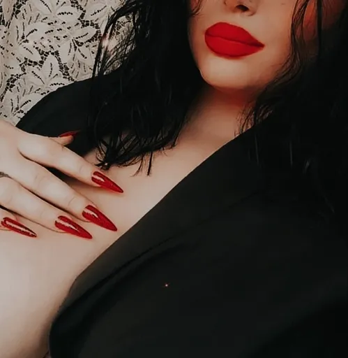 ladyqueencurvy1414