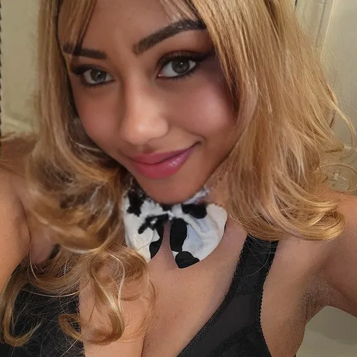 ebony hucow