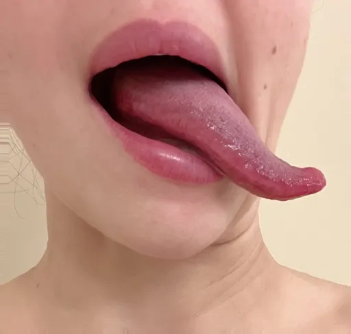 Claudia long tongue