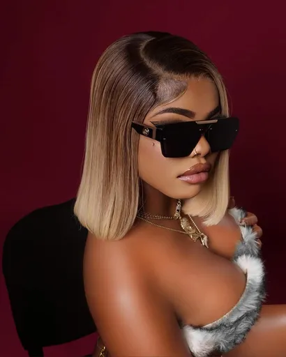 Morena exhuberante y sensual