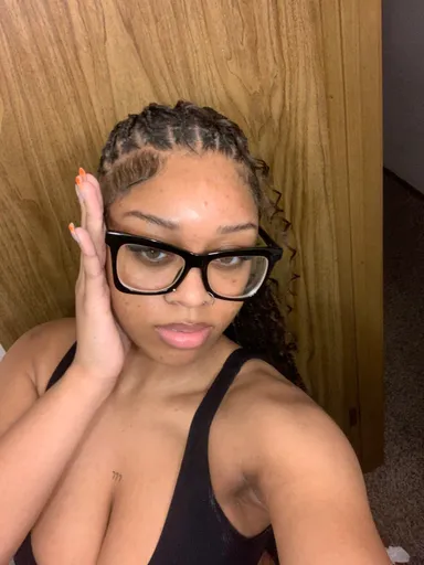 Honeyy_Hazell 🍯
