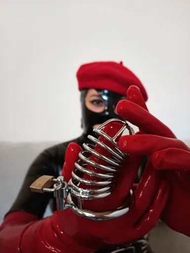 𝑽𝒊𝒄𝒕𝒐𝒓𝒊𝒂 • 𝑭𝒆𝒕𝒊𝒔𝒉 𝑸𝒖𝒆𝒆𝒏