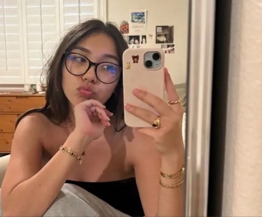 𝐕𝐢𝐜𝐭𝐨𝐢𝐫𝐞 💕
