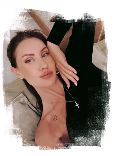 Your sexy girlfriend ❤️