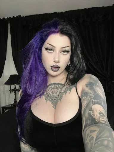 Violet Corbeau