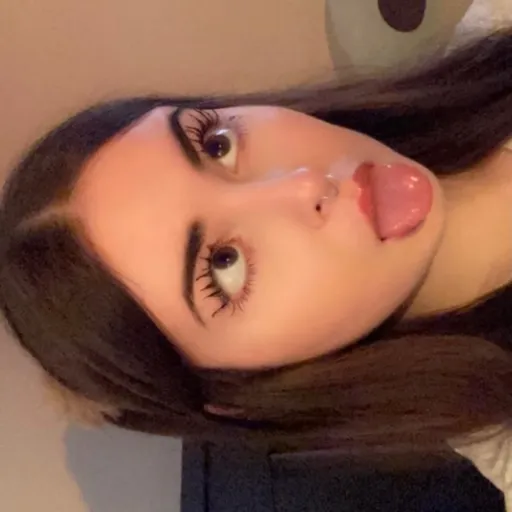 Emily 🍒
