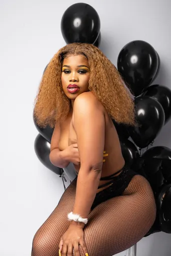 Xoli M