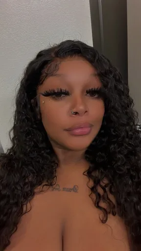Everybody’s dreamgirl 🤍