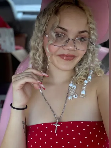 Kylie 4’10 Hispanic princess 👑 😈