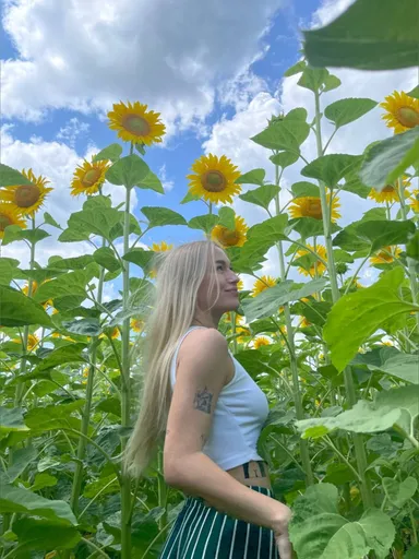 Yourlesbianx