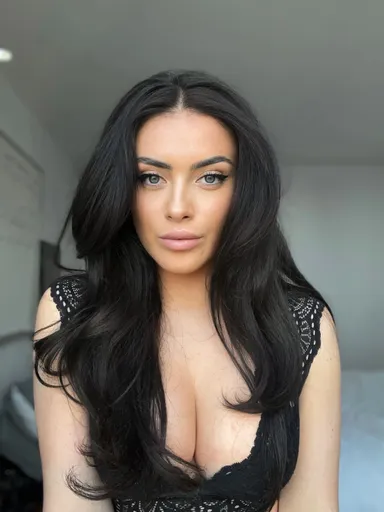 Zoe Black 🖤